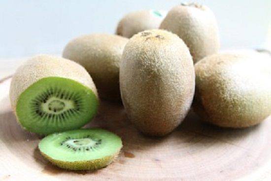 Cách làm kem kiwi bọc socola ngọt mát cho mùa hè