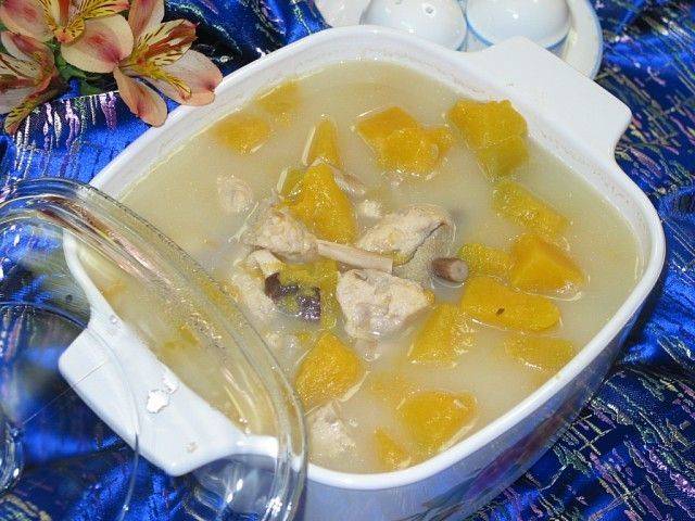 Món chay : Soup gà nấu bí đỏ .